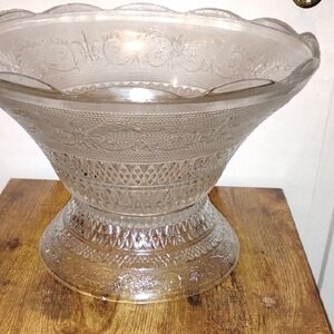 Elegant Clear Glass Decorative Bowl